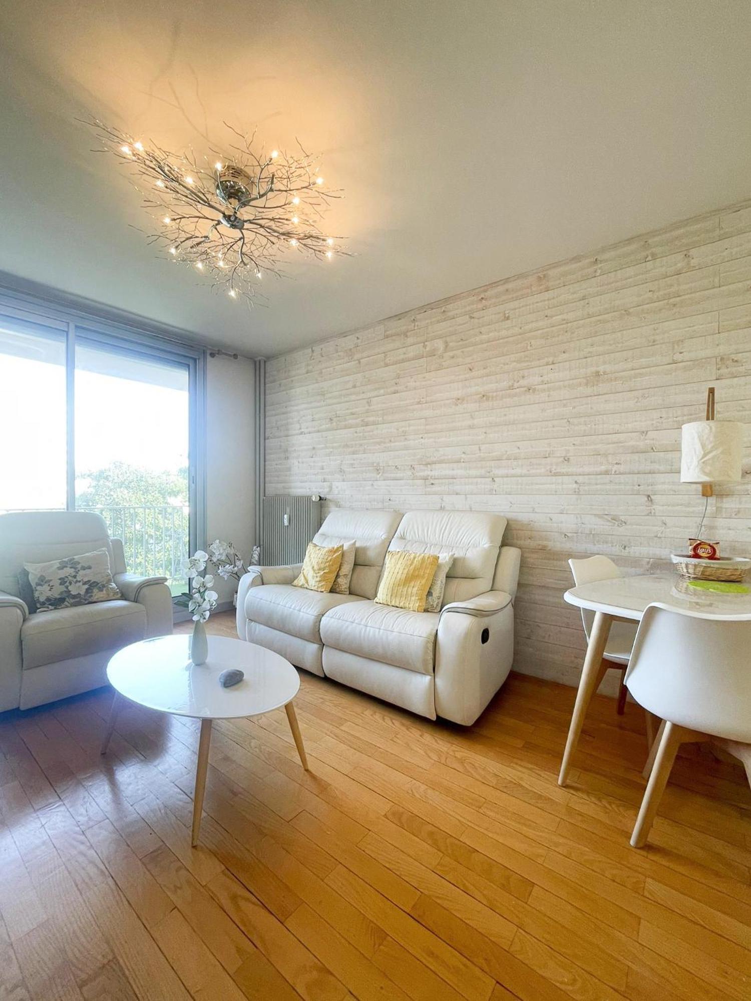 Appartement Spacieux Avec Balcon Bourg-en-Bresse Exteriör bild